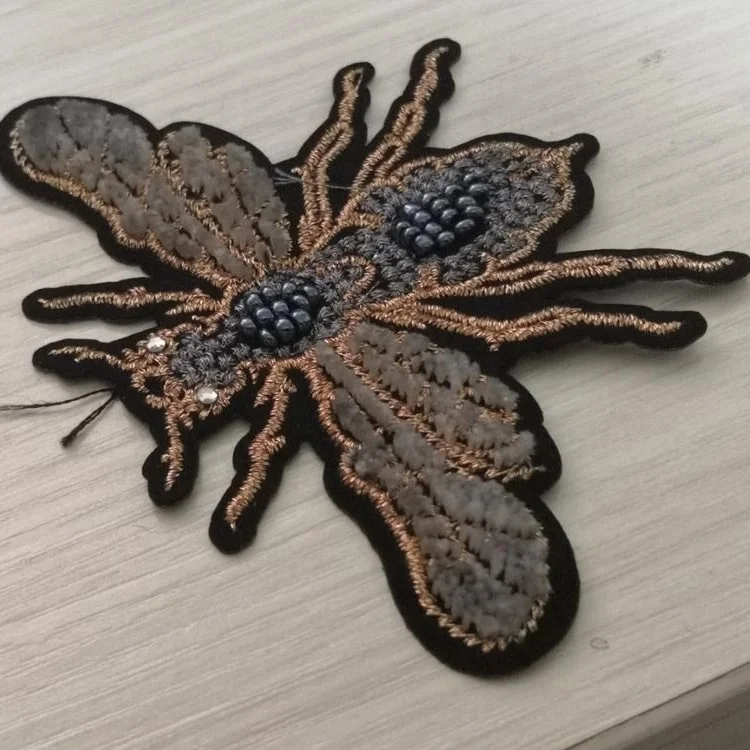 Custom Sew-on Beads Gold Crown Bee Pattern Embroidery Patch For Garment