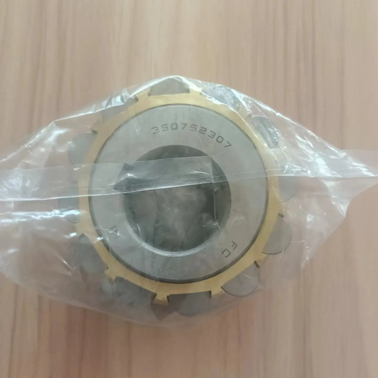 Bearing and blades on paper machine