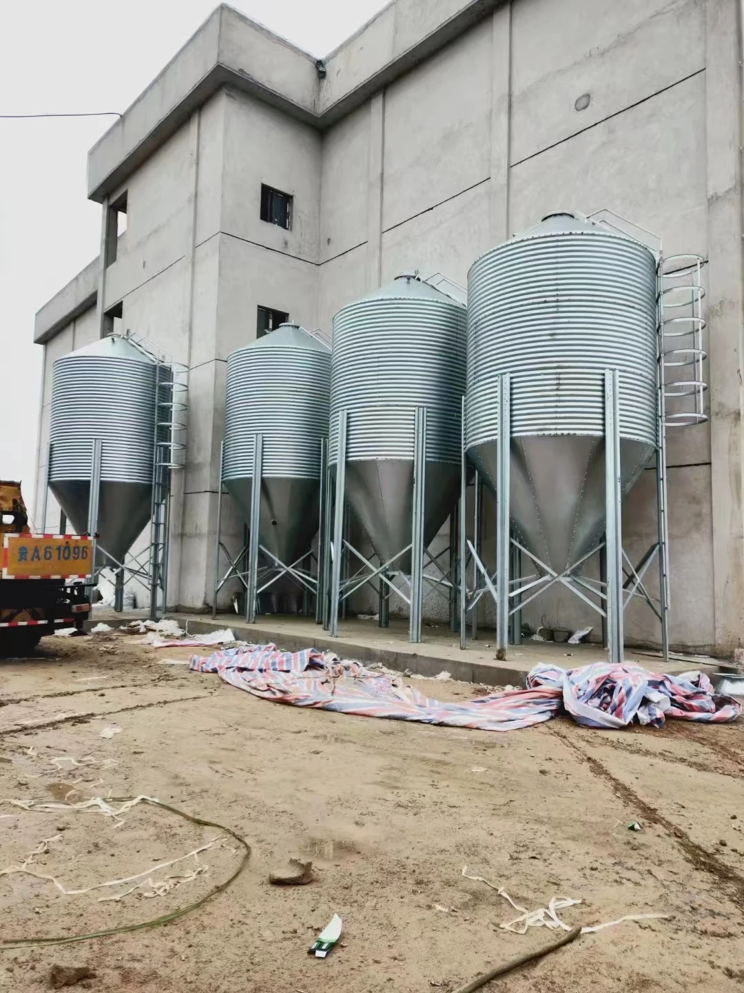 Poultry Cow/Pig Feed Wheat Grain Storage mini Feed Silo for Sale