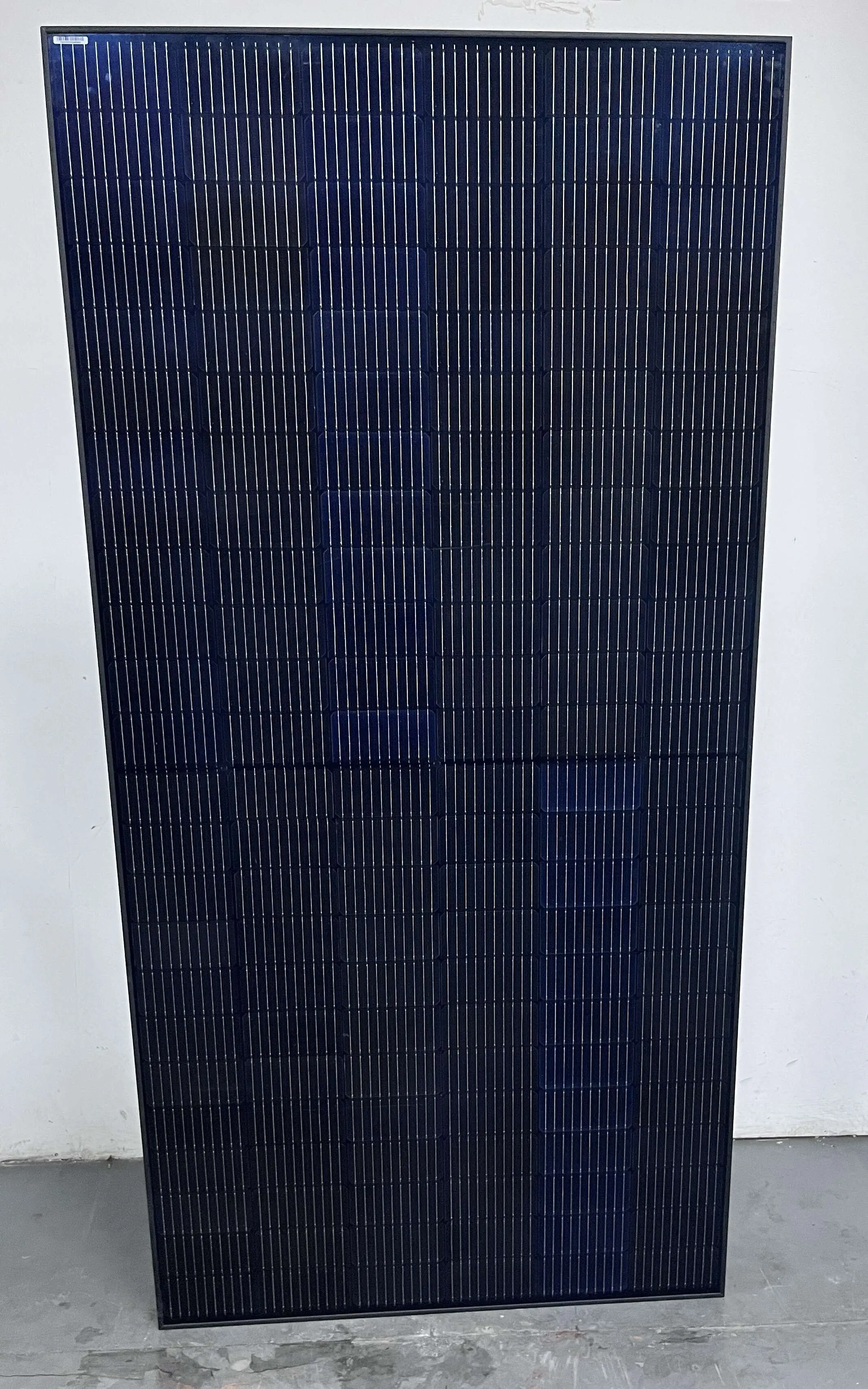 Efficient All-Black Solar Panel 680W-700W Monocrystalline Cells with TUV Certificate Wholesale Free Shipping Stock Rotterdam