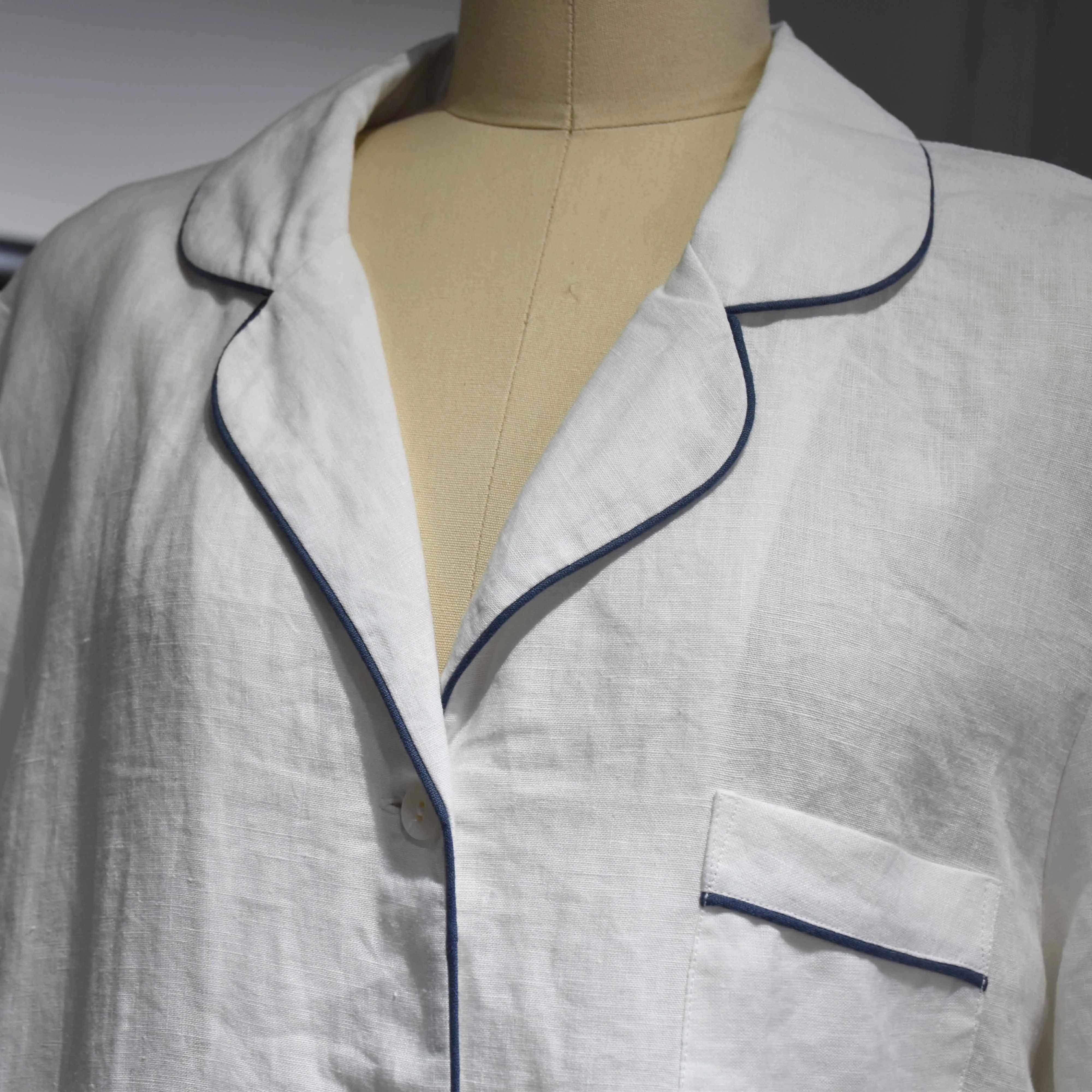 Factory wholesale unisex shell button contrast color with step collar  loungwear stonewashed 100% french linen pajamas sleepwear