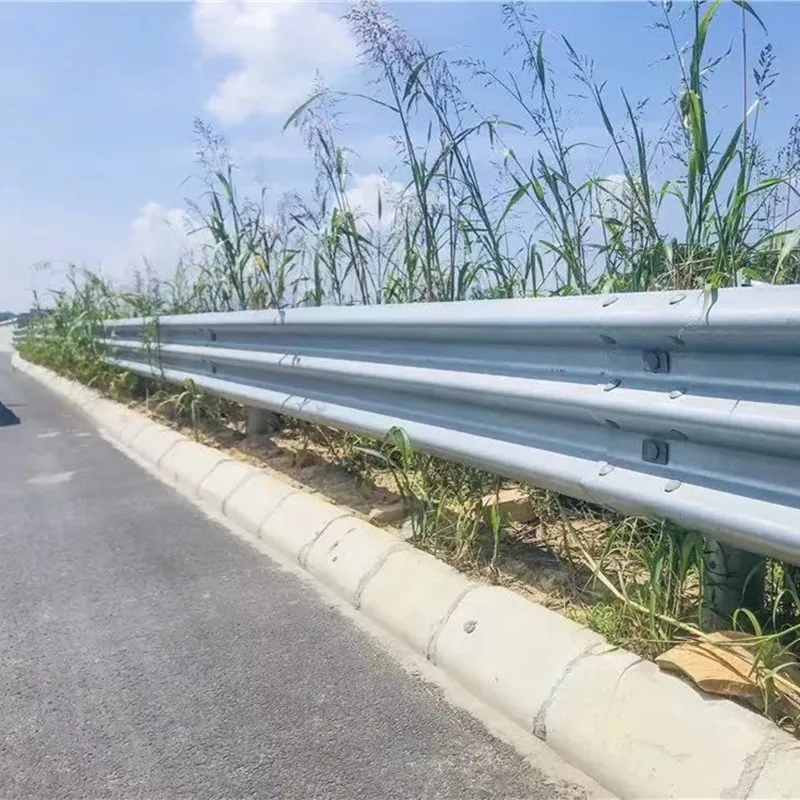 Встраиваемые антиблокирующие ограждения для шоссе дороги W-beam highway Q235 Стальные