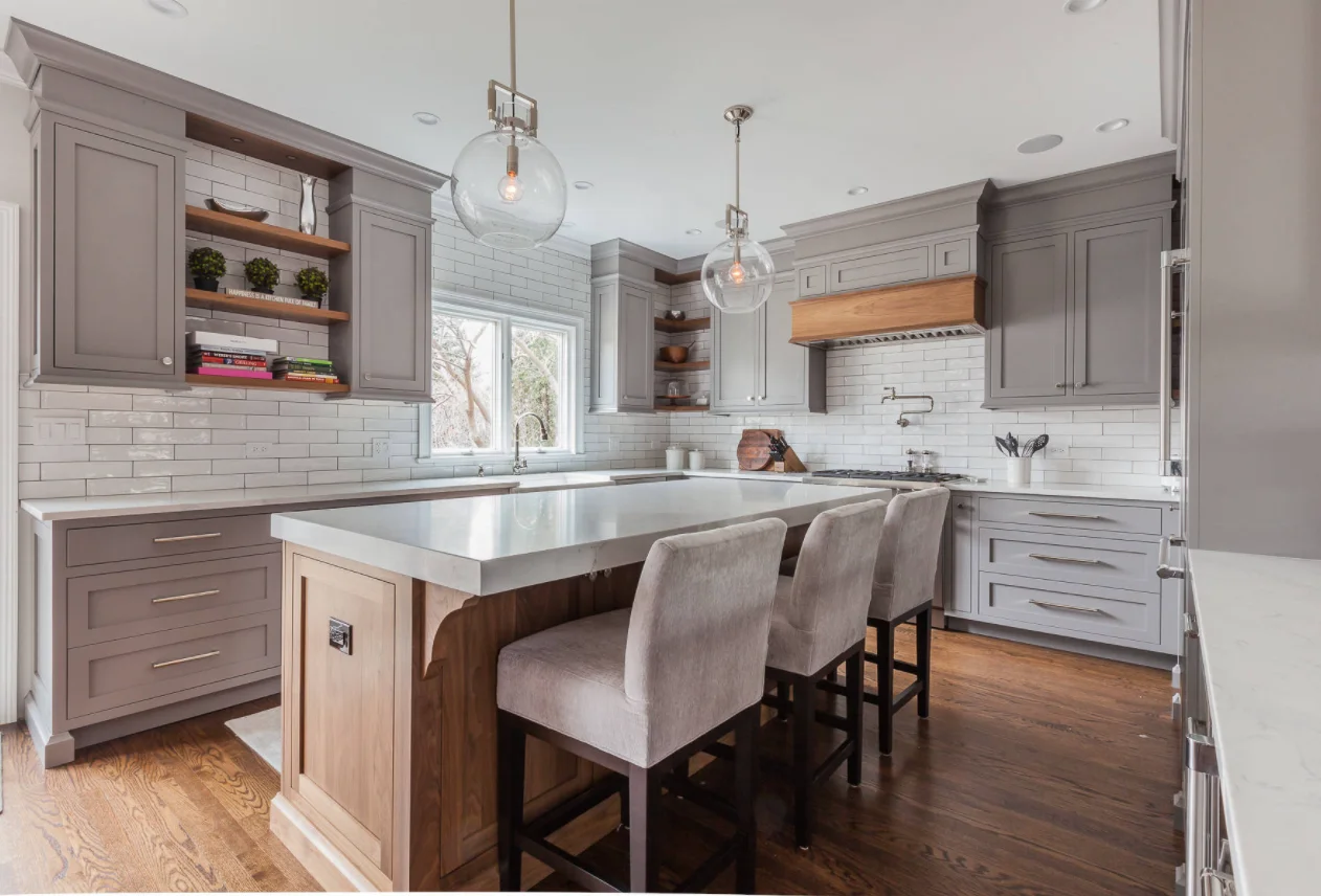 Светло-серый шейкер из массива дерева кухонный шкаф с островом