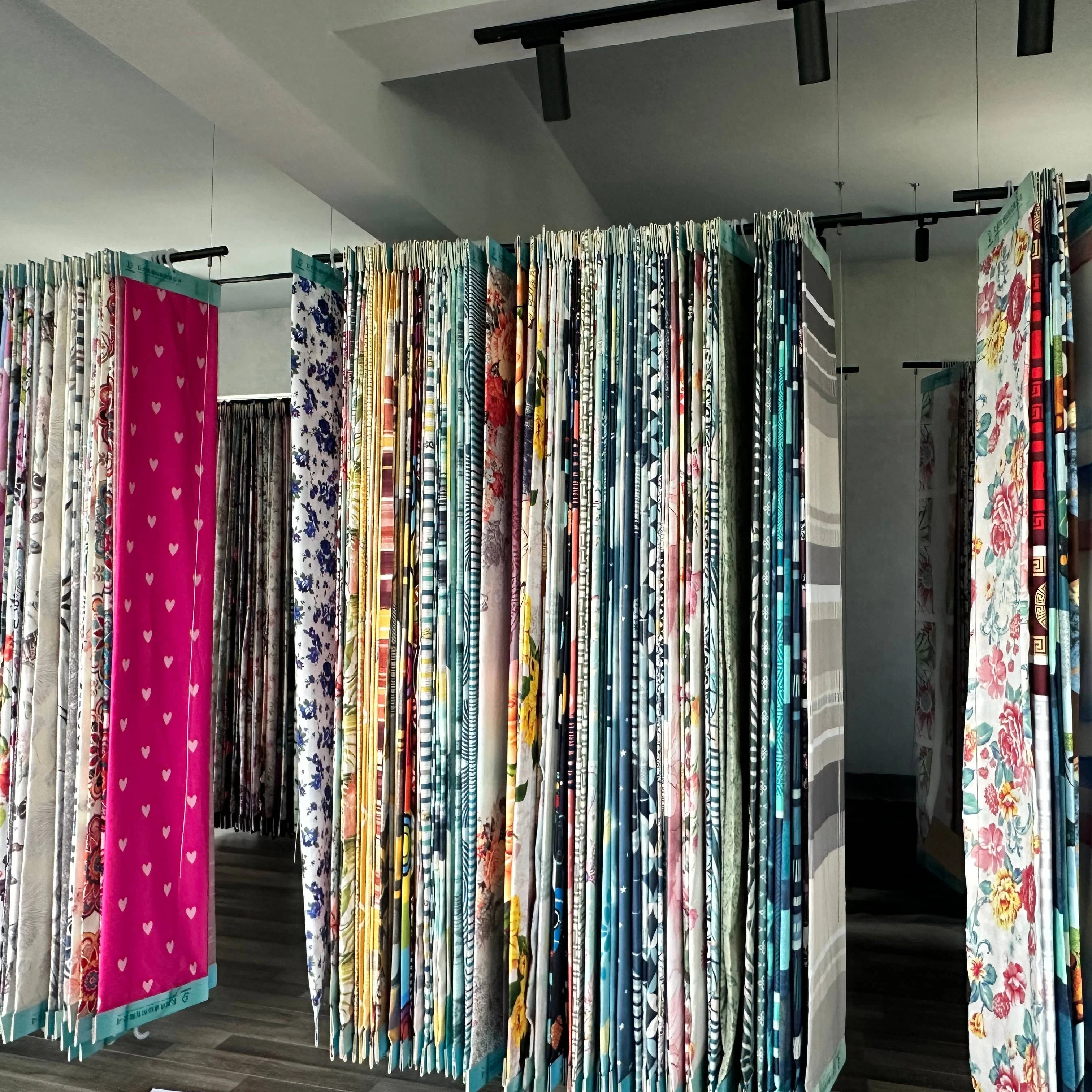 Cheap and high-quality polyester print fabric are sold wholesale in China