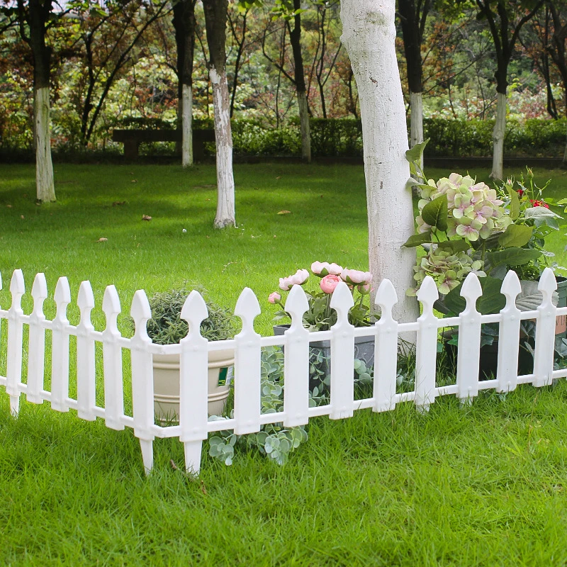 Factory wholesale Plastic fence courtyard fence indoor and outdoor villa campus decoration  garden fence
