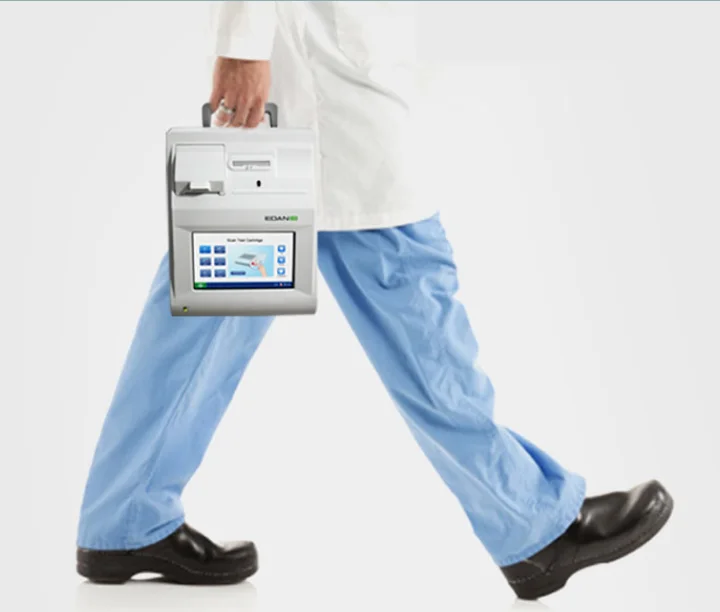 Multi-parameter cartridge portable blood gas analyzer  EDAN i15 professional Blood Gas Analyzer and Chemistry Analysis system