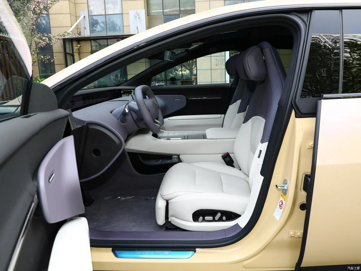 Electric Car Avatar 12 Single Dual Motor Edition 5 Seater EV Sedan Long Range Changan Avatr 12 New Energy Vehicles