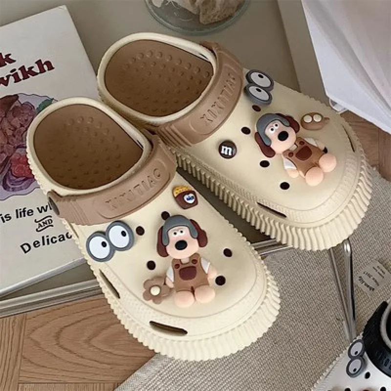 2024 Fashion Charms Clogs New Thick Sole Outdoor Women Slippers High Quality Summer Beach Sandals