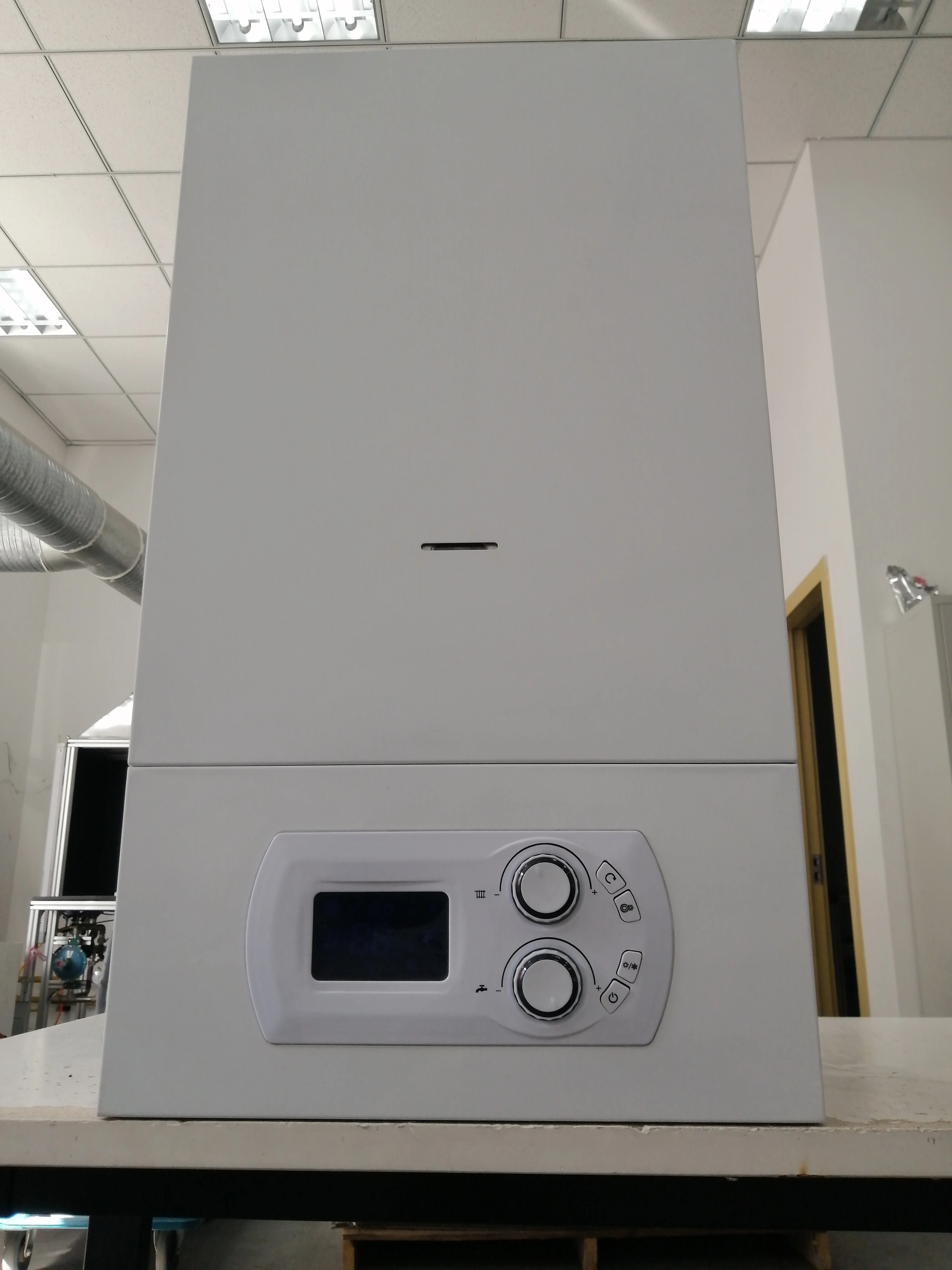 Производитель производит сложные бытовые газовые комбинированные отопительные котлы из нержавеющей стали