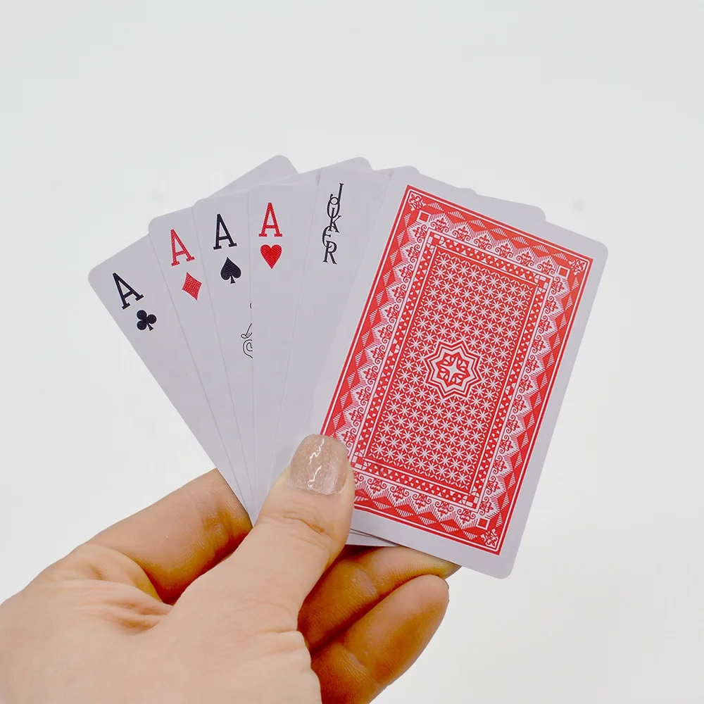 Factory Provide Directly Playing Poker Cards Custom Logo Plastic Cards in Plastic Box for Adult Students Playing Games