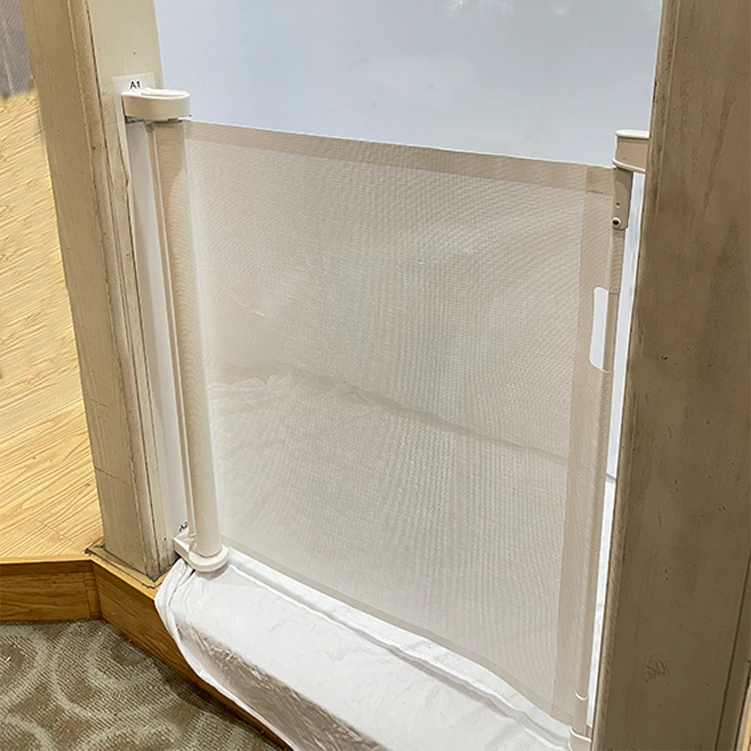 PE adjustable retractable dog gate indoor/outdoor baby gate child safety gate retractable for stairs