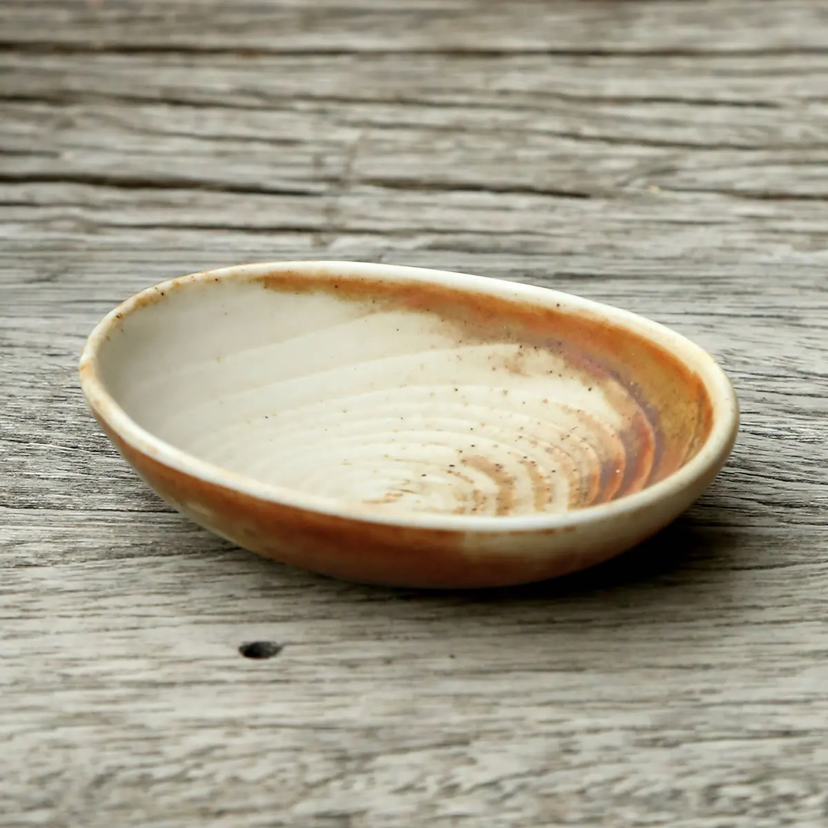 Factory direct wholesale restaurant and hotel irregular tree ring texture ceramic soy sauce dish