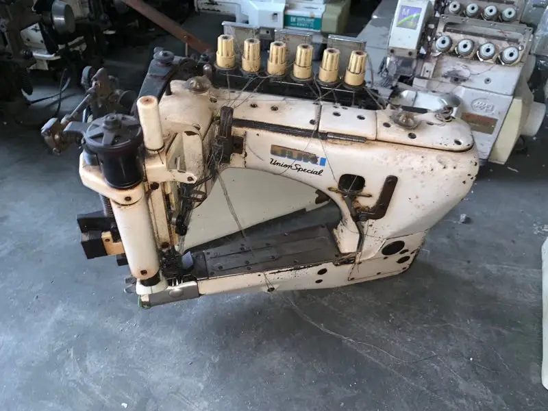 Used JUKIs 3580 3 Needles Feed off the Arm Chainstitch Machine Industrial Sewing Machine for Jeans