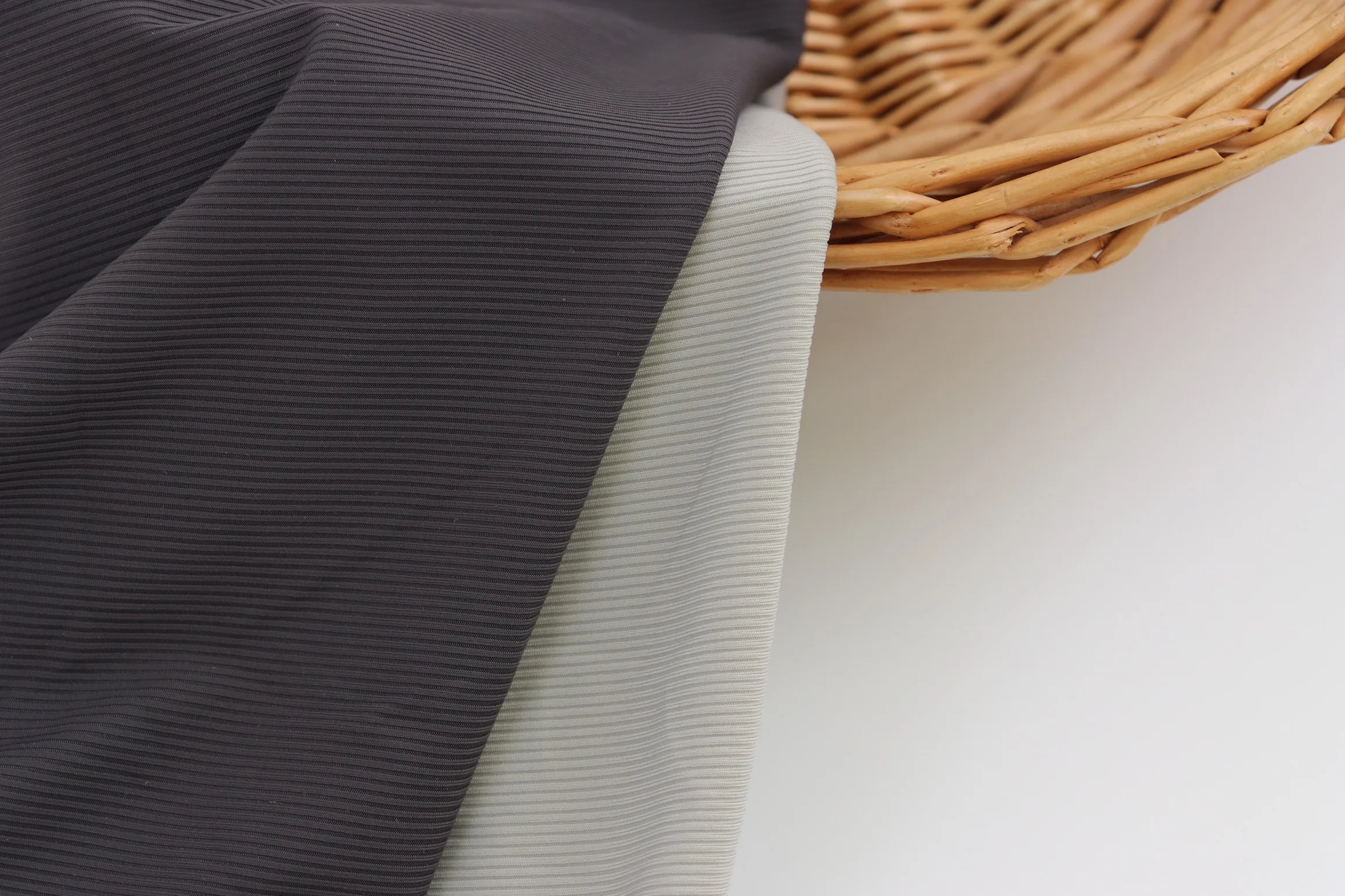 Unique circular knitting machine weaved 87% nylon13%spandex cool touch knit jing-ammonia rib fabric