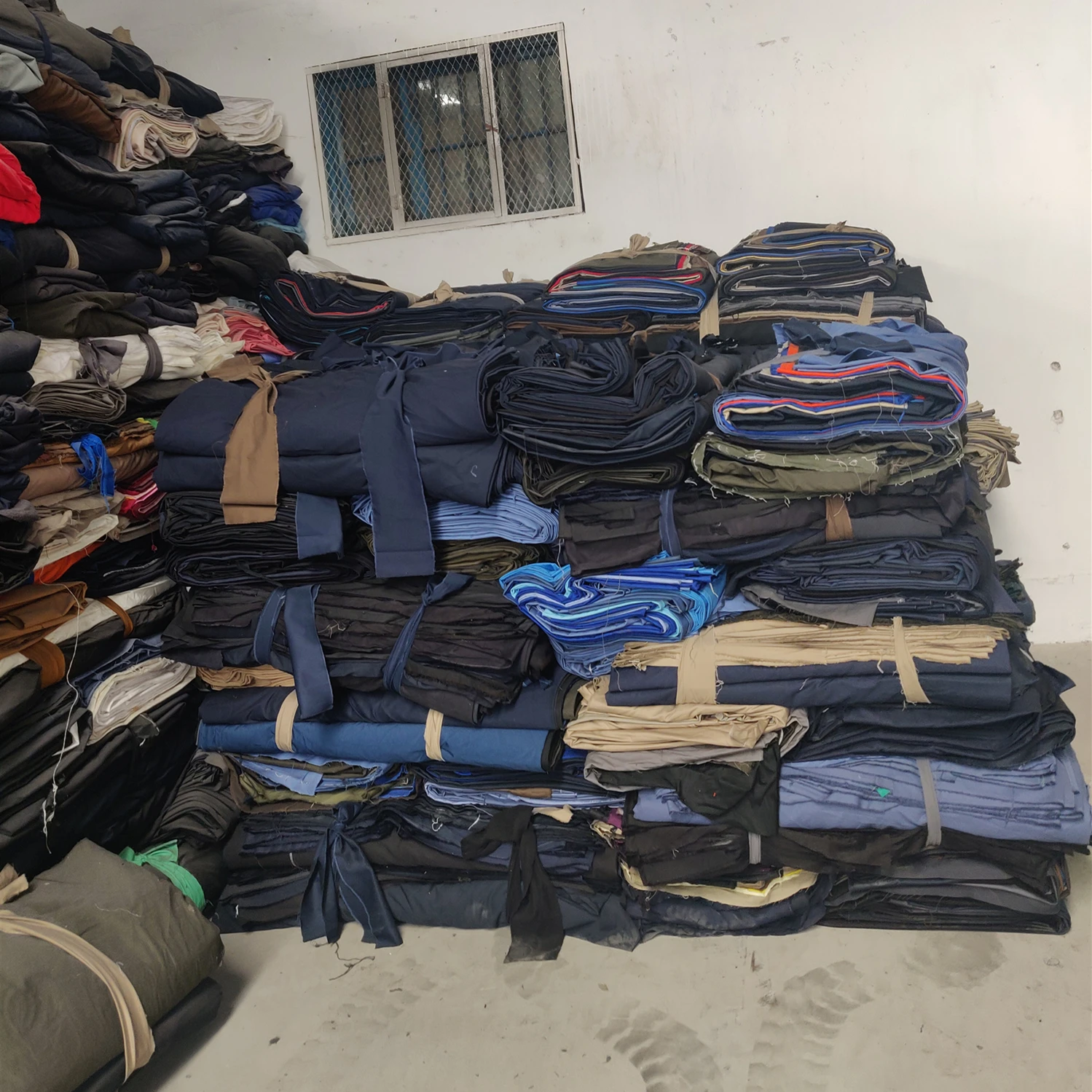 Fabric in cut pieces stock lot cotton twill fabric