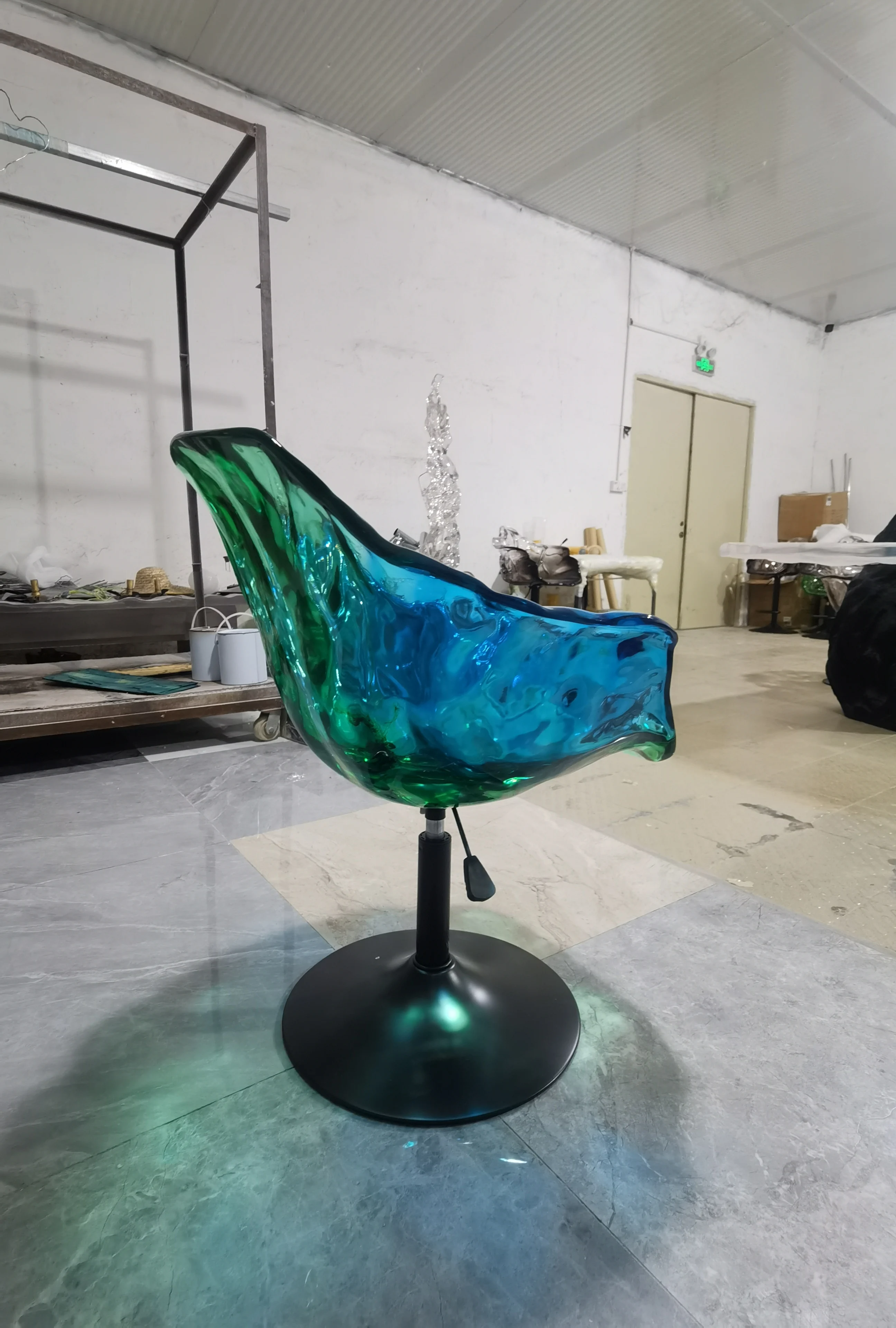 Rotatable Pop  Art flower design hand made transparent crystal lifting Barstool Resin Swivel dining clear resin Chair sculpture