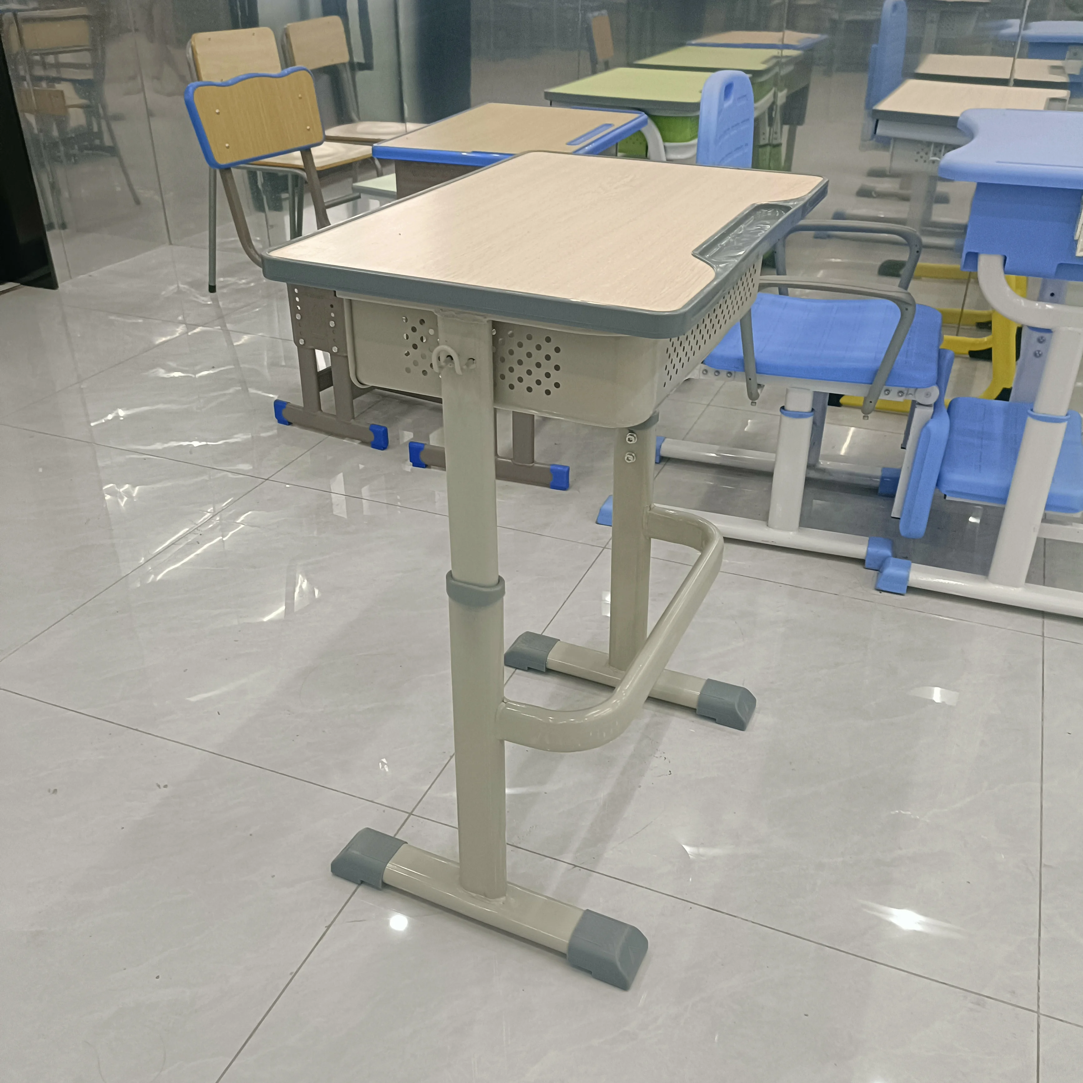 Elementary School Desk Setup Student Classroom Furniture at Good Prices with Height Adjustable Desks for Students