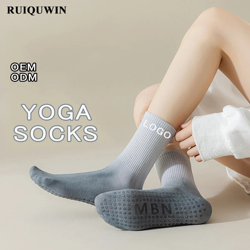 RUIQUWIN MOQ Most Popular Non Slip Yoga Socks for Pilates Ballet Cotton Quality Crew Socks for Women Custom Logo Sports Socks
