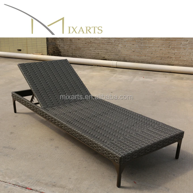 
100% Handmade Outdoor Daybed Easy Clean Metal Base Bamboo Rattan Sun Lounge 