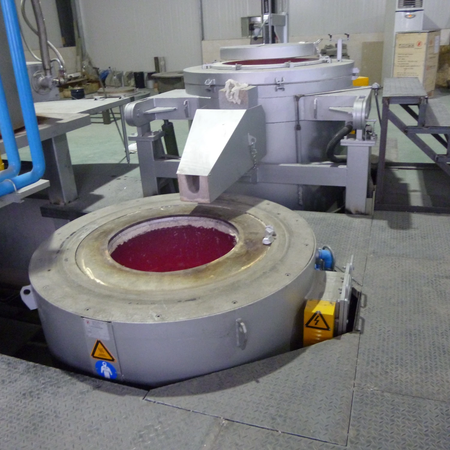 CE Aluminum Foundry Aluminum Scrap Melting Holding Crucible Furnace