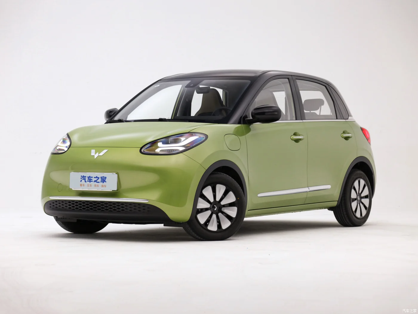 2023 hot sale high speed new model wuling binguo 220km 333km range electric car price
