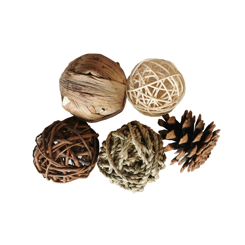 Small Animals Play Balls Rolling Chew Toys & Gnawing Treats for Rabbits Guinea Pigs Chinchilla Bunny