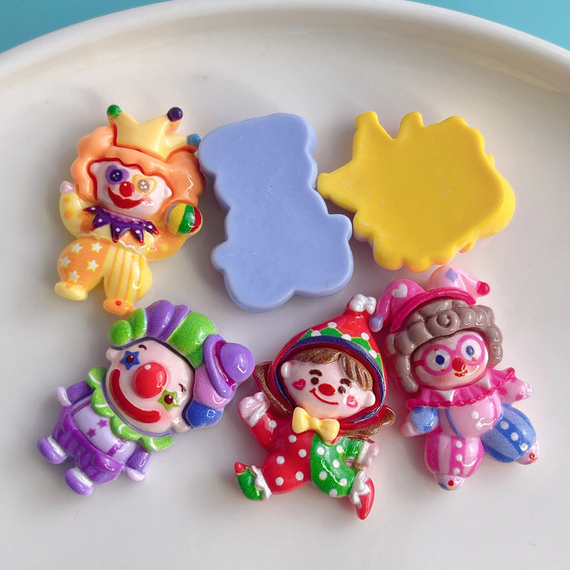 100Pcs Cartoon Circus Clowns Character Flatback Resin Cabochon Crafts DIY Hair Bow Center Accessories Phone Case Decoration