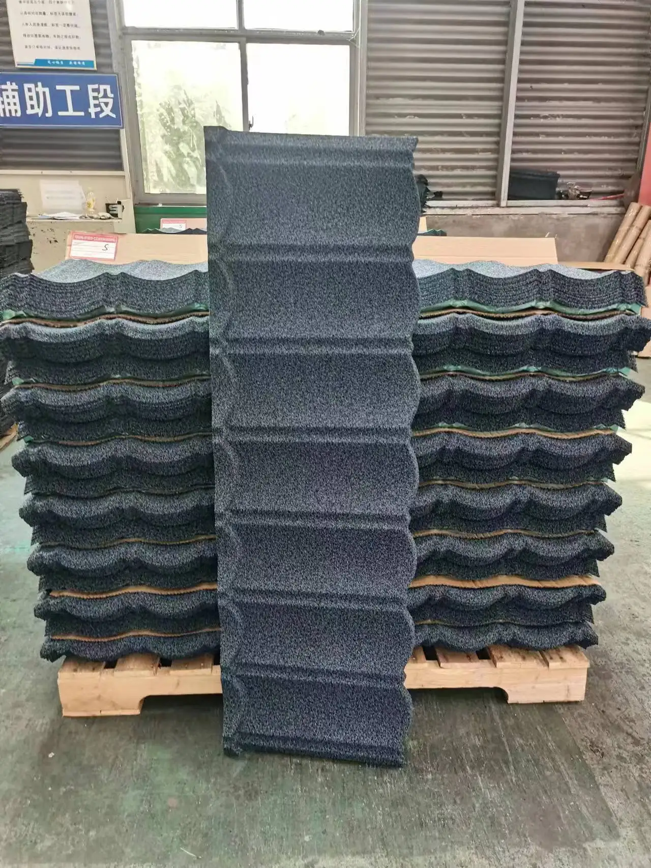 Many kinds of colors,bottom price stone coated metal roof tile.