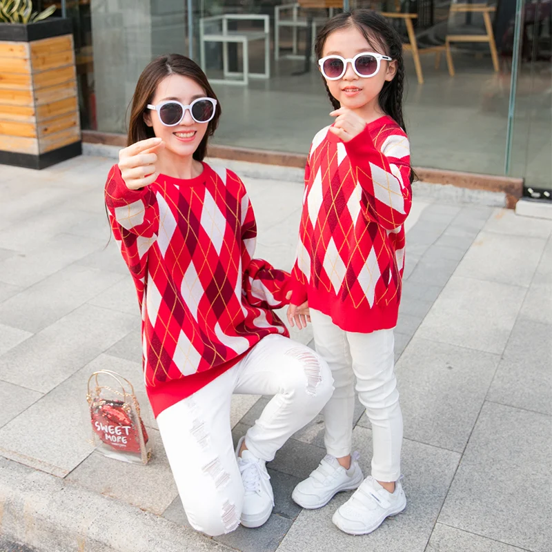 
Autumn and winter new cartoon embroidered bear diamond check mother and daughter matching family matching sweater 