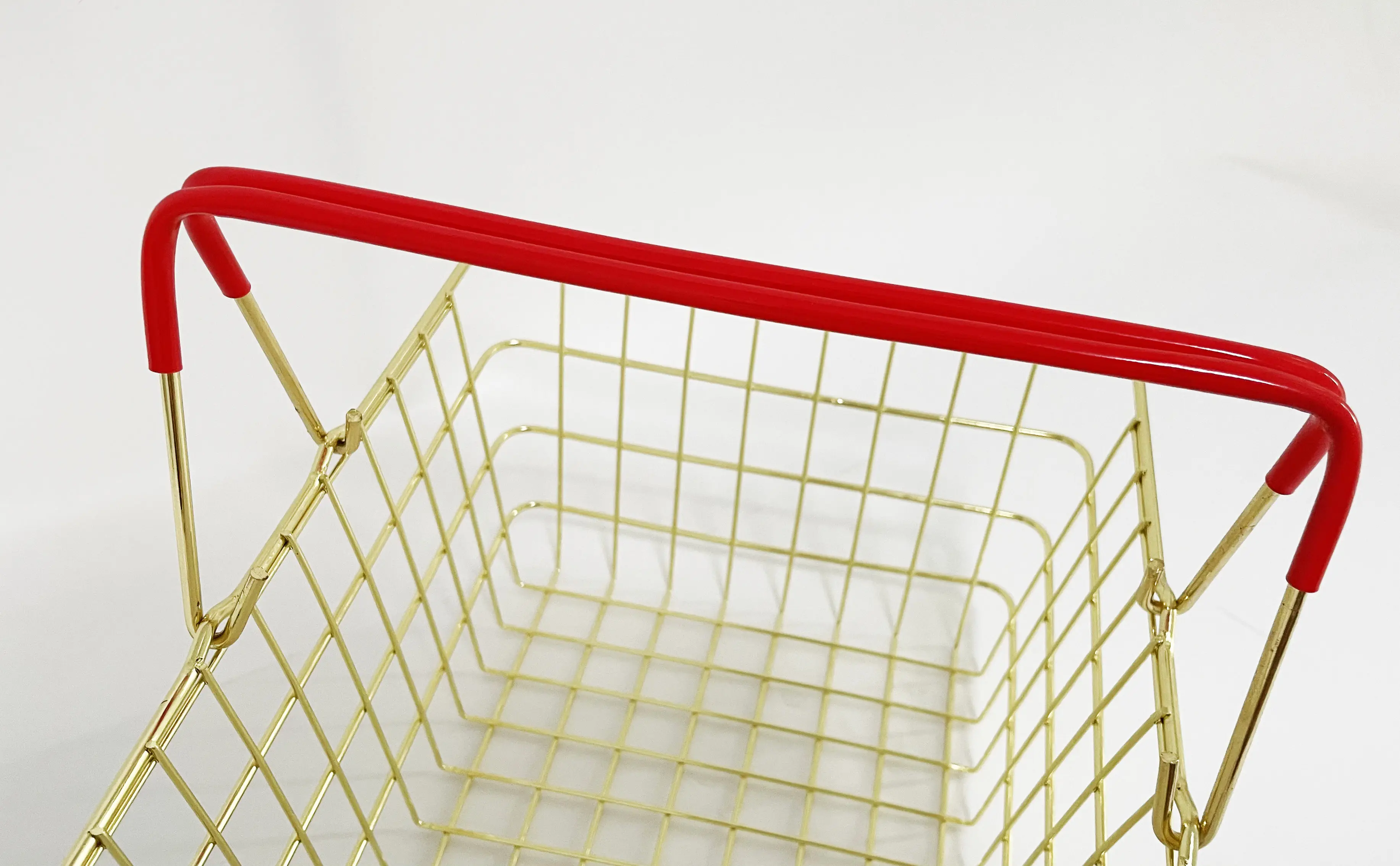 Custom made Wholesale durable square shape storage metal wire mesh basket for supermarket