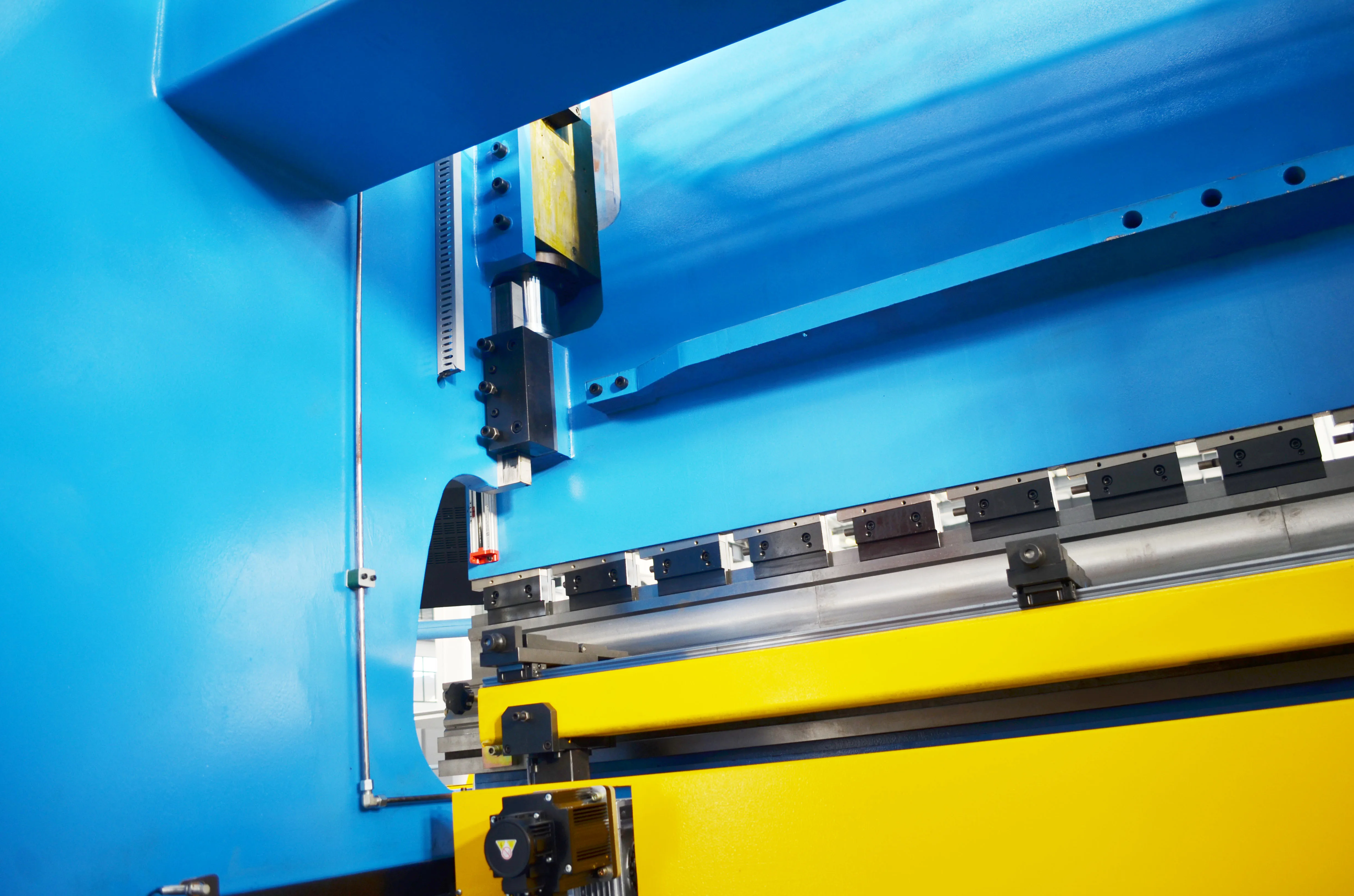  125 тонн 3200 мм 5 осей cnc гидравлический пресс