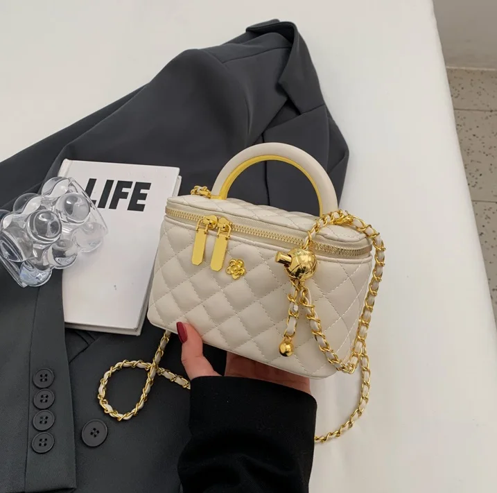 Wholesale fashion handbags 2024 light lady luxury chain Bags Lady Design Purses For Woman