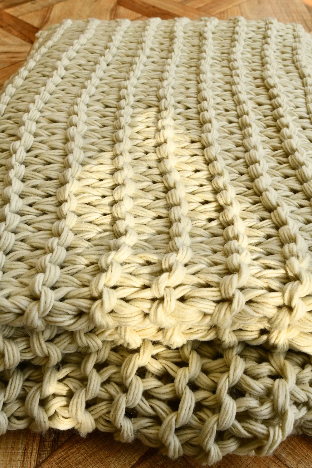 
Hot Sale Hand-woven 100% Acrylic chunky knit throw blanket 