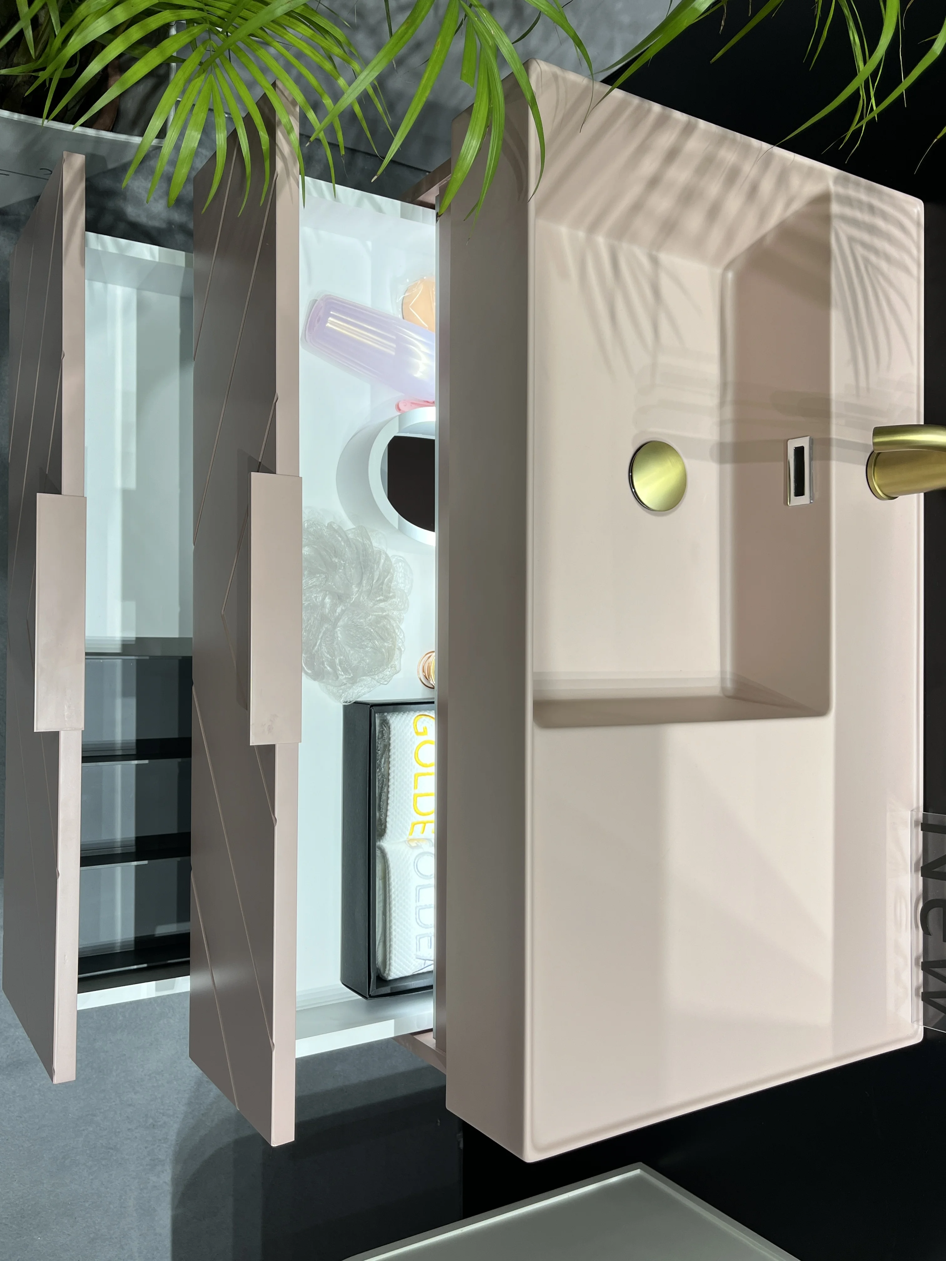 100%pvc Pink 2024 Modern Canton Fair Exhibits Painted Design Bathroom Cabinets