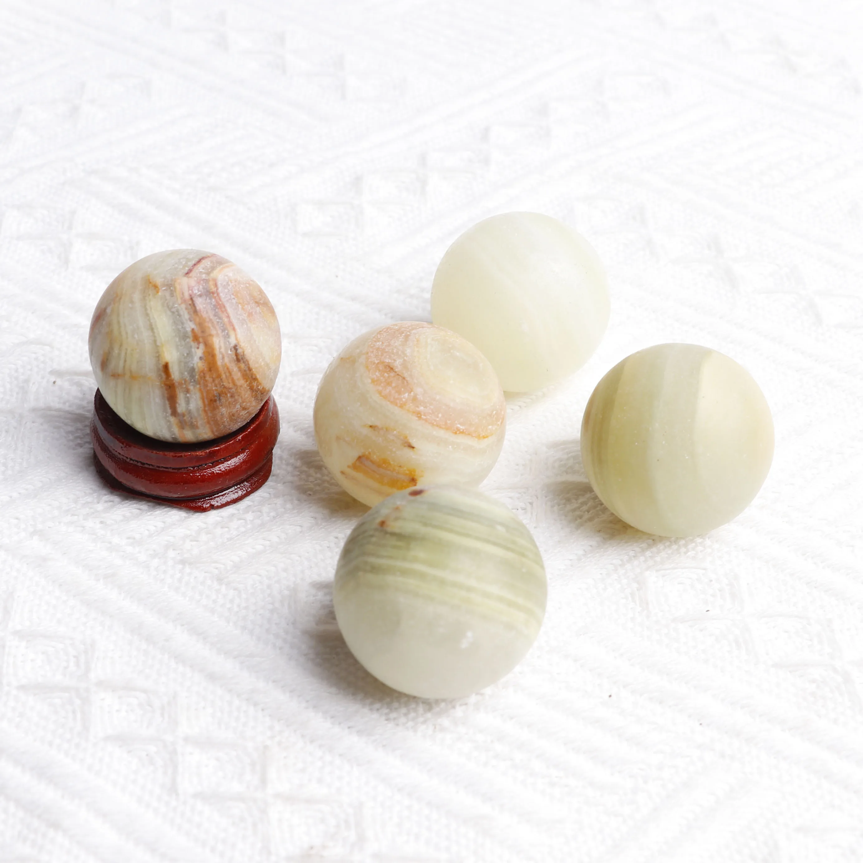 Wholesale Natural crystal 30mm Yellow Jade Sphere Healing Ball Stone Home Decoration