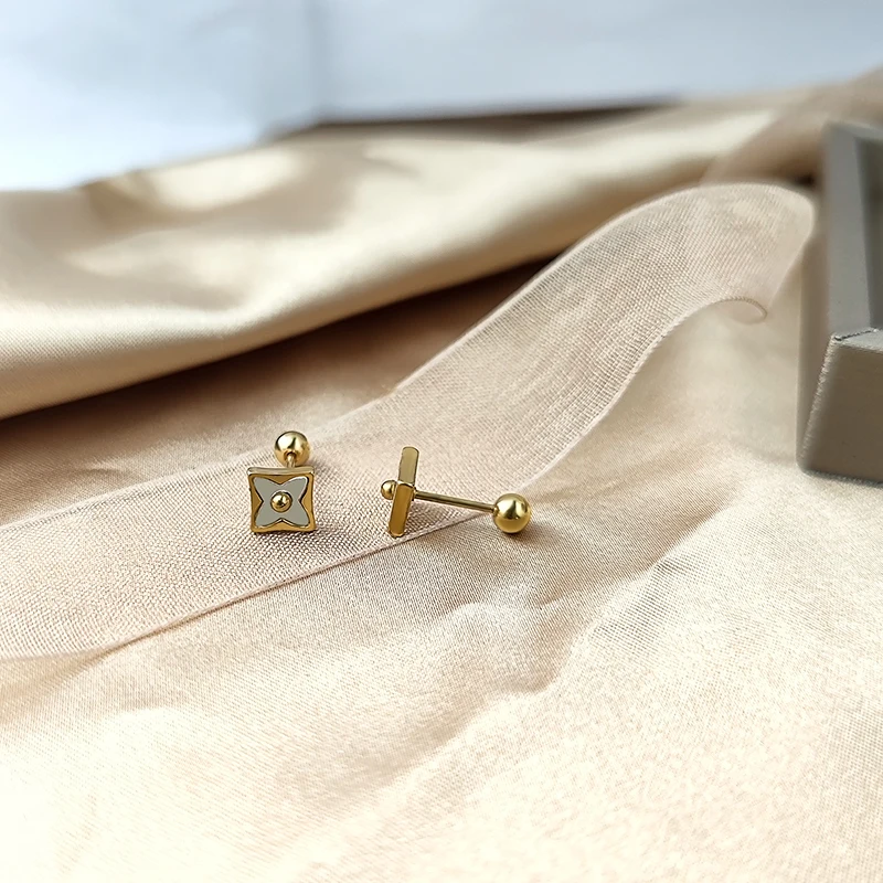 2022 new diamond-shaped white shell trend temperament women do not fade titanium steel earrings