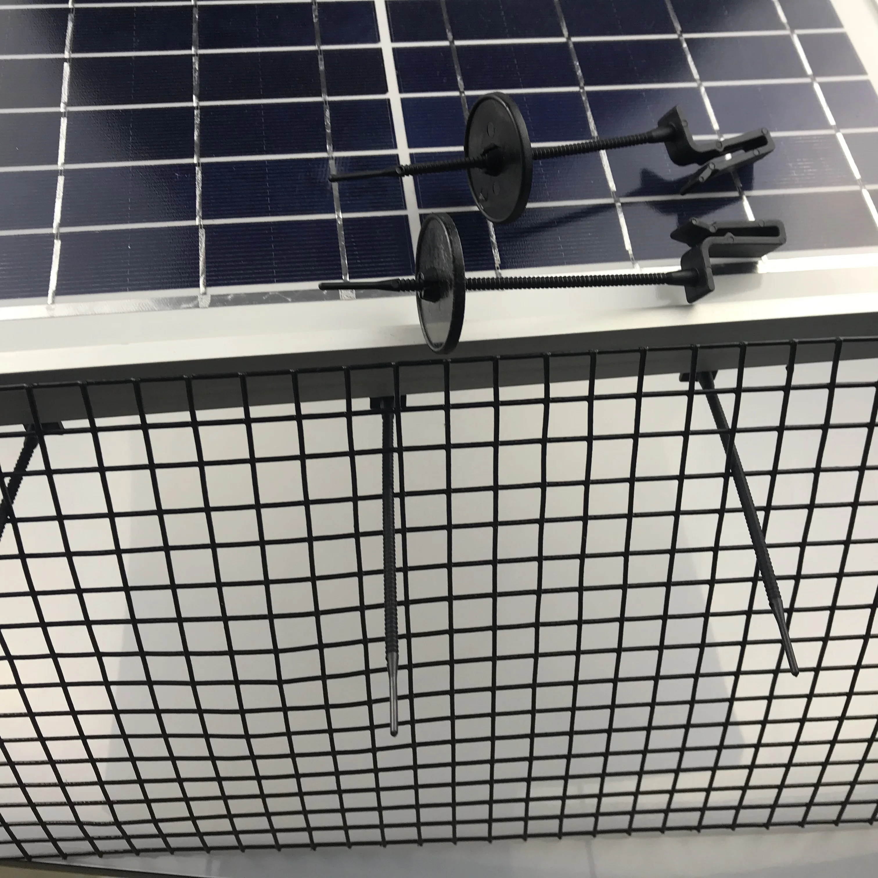 Немецкие черные нейлоновые солнечные панели, сварные сетчатые зажимы для птичьей сетки