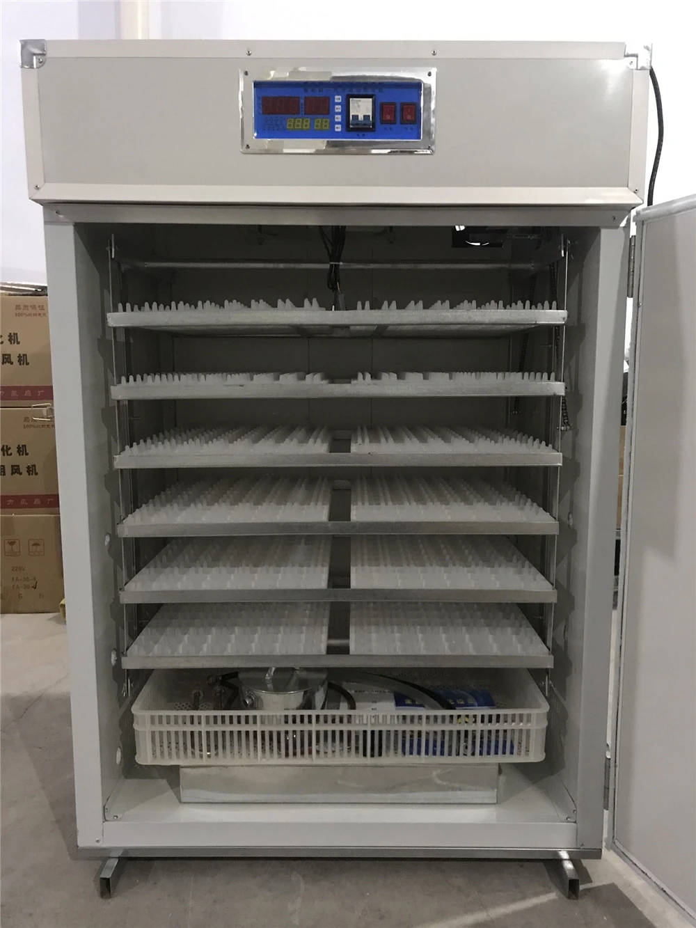 Industrial incubator for incubators hatching eggs