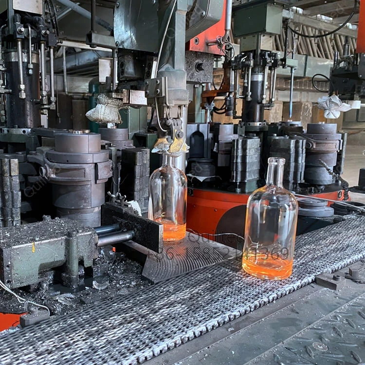 Xuzhou Empty 50 100 200 375 500 750 ml 750ml 1 Liter Liquor Bottle Glass Vodka with Cork