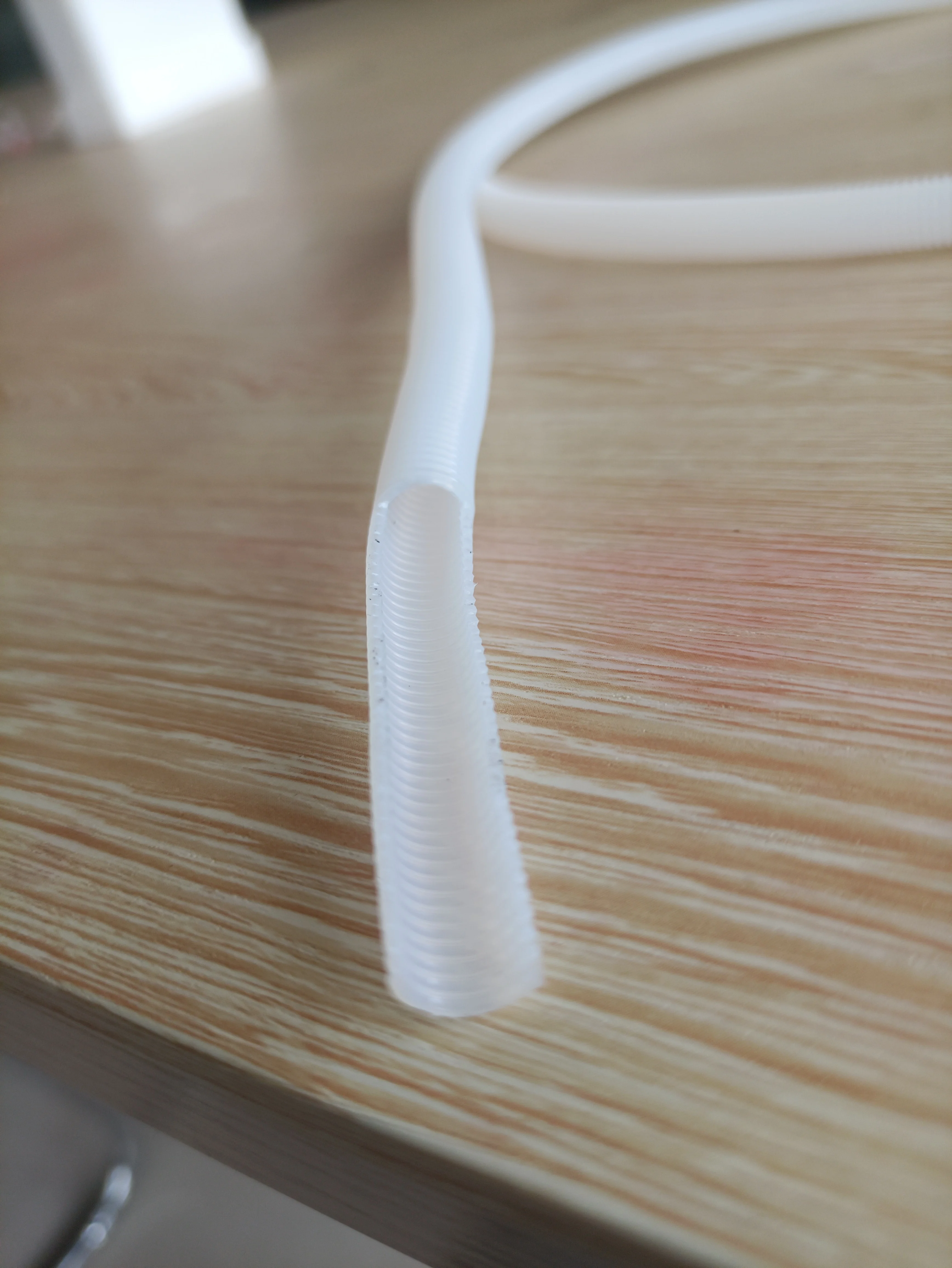 The flat wave 304 steel braided bellows lined with PTFE are used for chemical automobile oil pipes