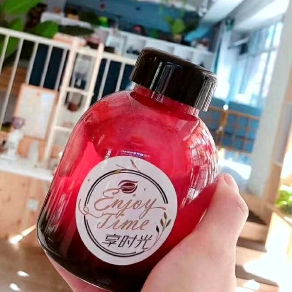 Cute 400ml Plastic PET Juice Bottles Seal Brush Cap Soda Beverage Packaging Hot Stamping 330ml/500ml/700ml Options Available