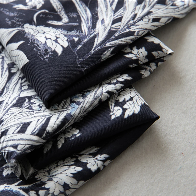 Designer With Delicate Print Mulberry Silk Fabric Soft And Comfortable 100% Silk Dupion Fabric