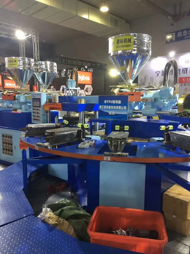 Tpu one injection head three -color injection moulding machine