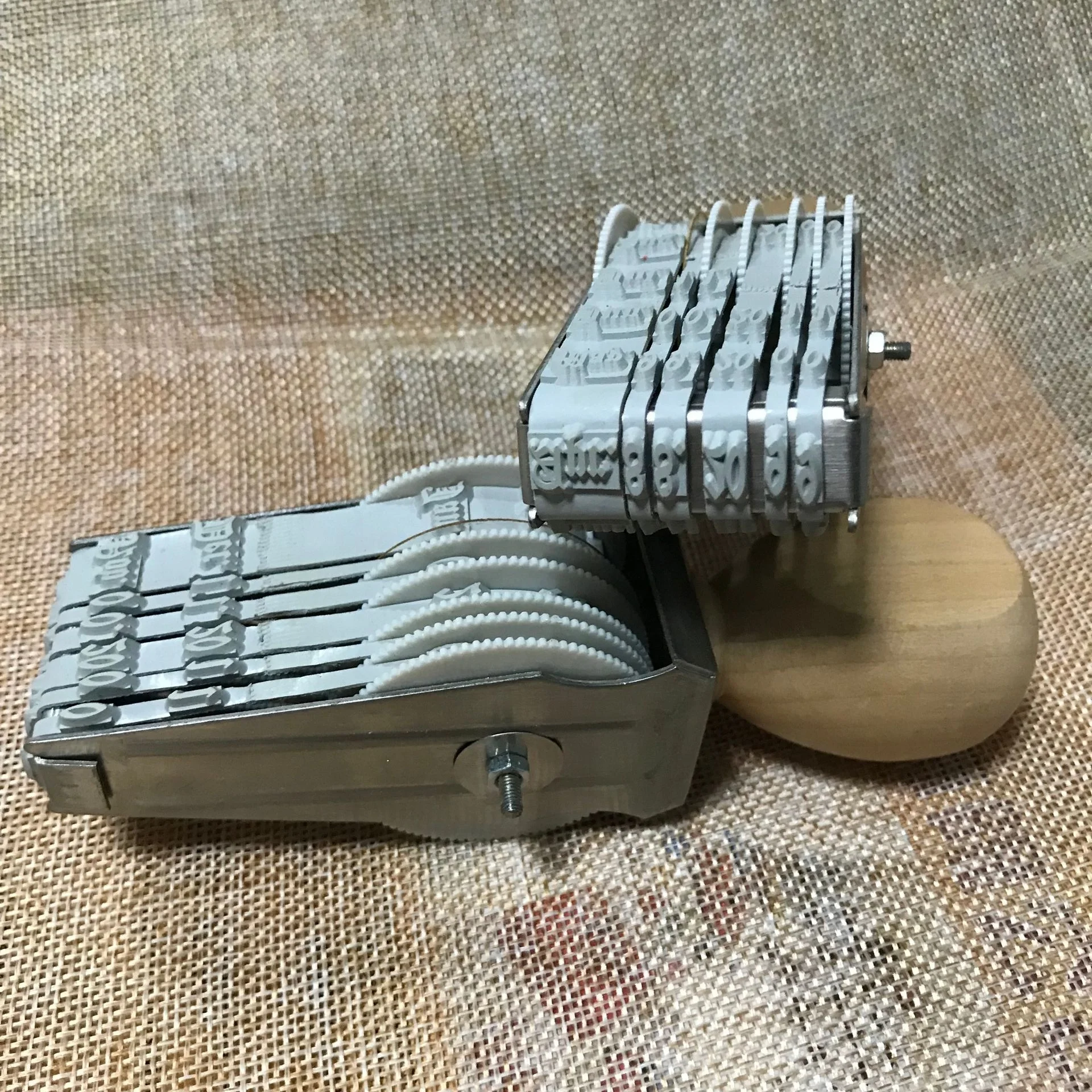 English Spanish French Italy Date Stamp Wooden Handle Wheel Date Stamp Stamp Supplies