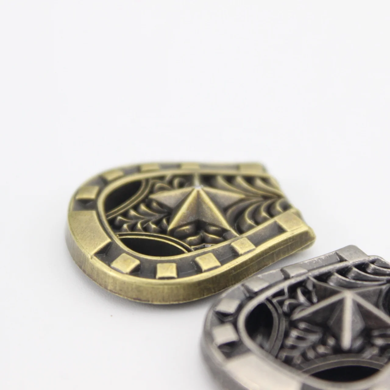 whose metal conchos with screws for leather