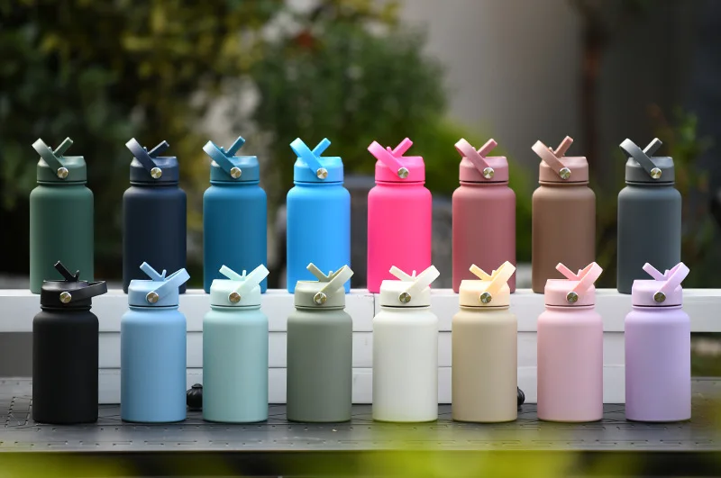 Custom Portable free Straw Large capacity 650ml  Wide mouth double wall stainless steel vacuum bottle handle Rubber paint