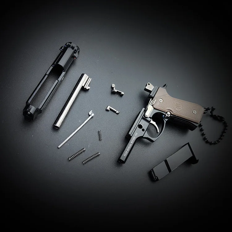 Metal Mold 1/3 Model BERETTA 92F Eating Chicken Metal Key Chain Gift Pendant Eat Chicken Jewelry Souvenirs Gift Men
