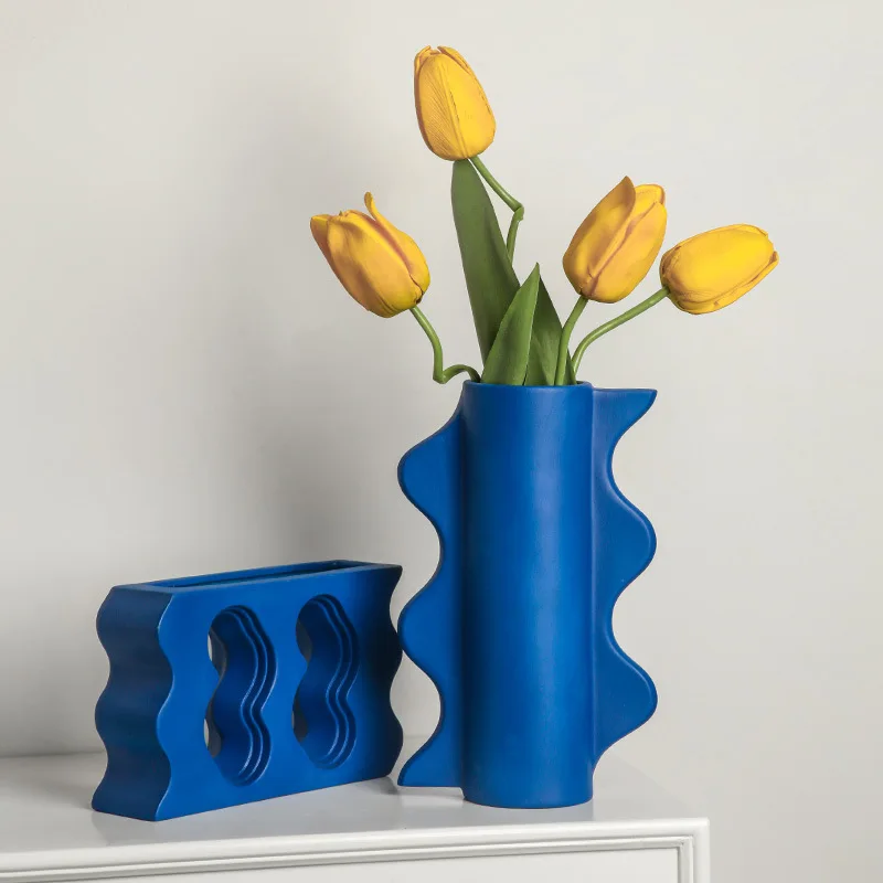 Оптовая продажа, Минималистичная голубая керамическая ваза Klein, Геометрическая ваза в форме волн, дизайнерская декоративная ваза для художественного домашнего декора