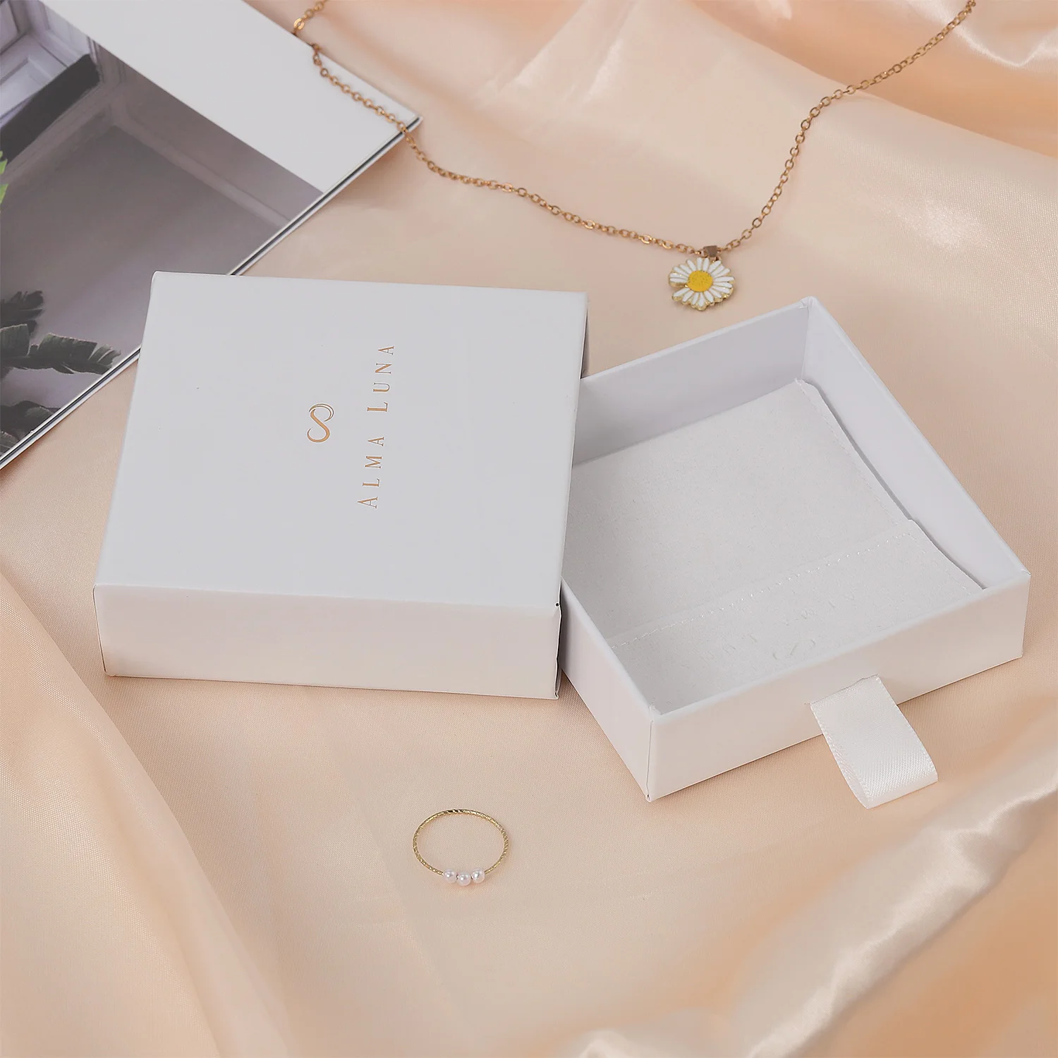 Wholesale Custom Logo Eco-friendly Paper White Necklace Jewelry Drawer Pull Out Box For Jewelry