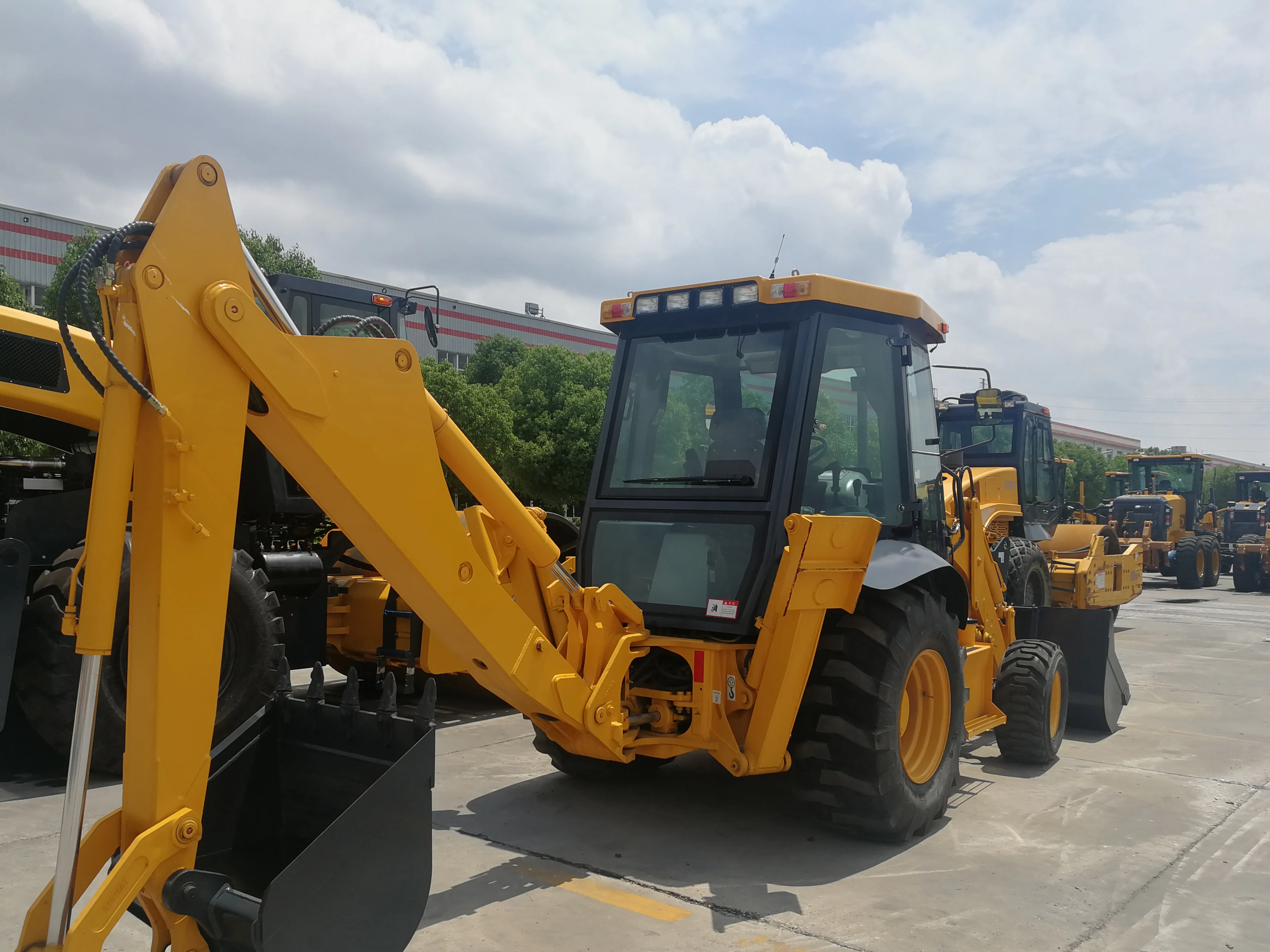 New Model Chinese Tractor Backhoe Loader With Optional Bucket And Other Spare Parts